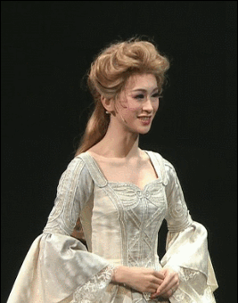 marie-isidore:Manaki Reika as Marie Antoinette and Touka Yurino as the Duchesse de Polignac in 『1789