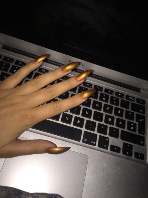 persianwatergoddess: Brownz Nails