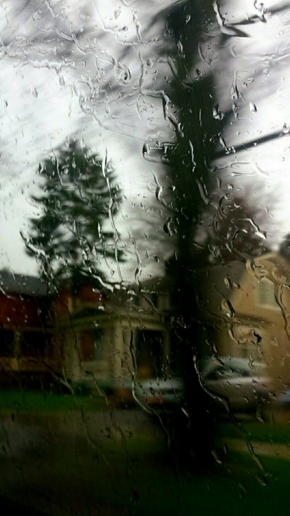 whenthecameraflashes: I love rainy days ^-^