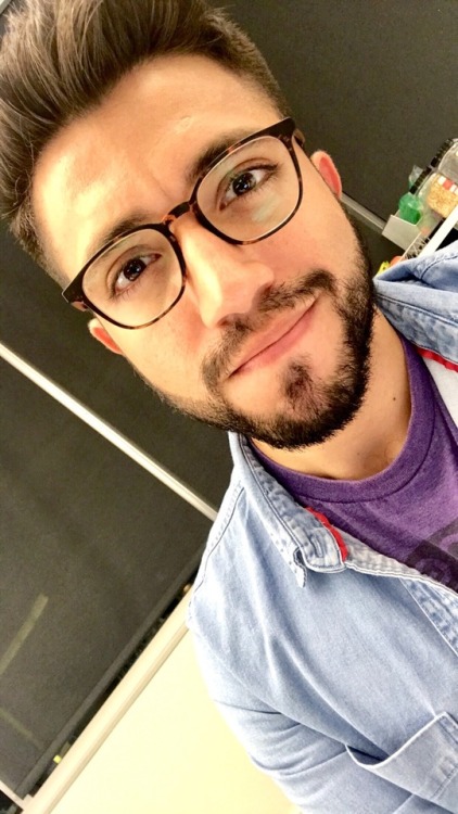 cipsta09: allergies ft. beard 🤧🧔🏻