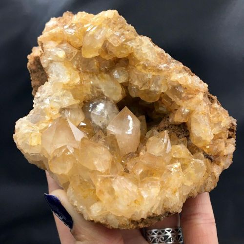 ☀️ Sunny, warm vibes from this gorgeous natural Citrine geode from a new find in Solwezi, Zambia! I 