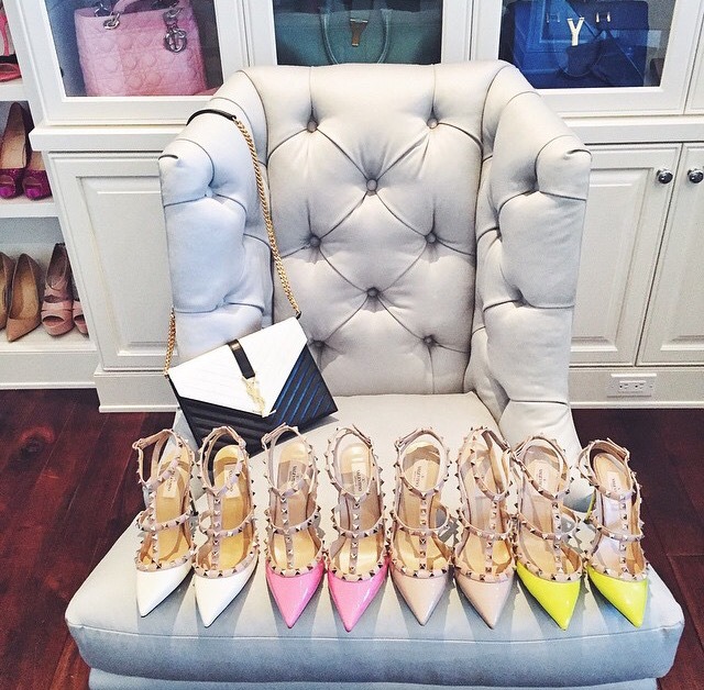 mi-clave-privada:  U k love know I love a girl in Valentino👠😏