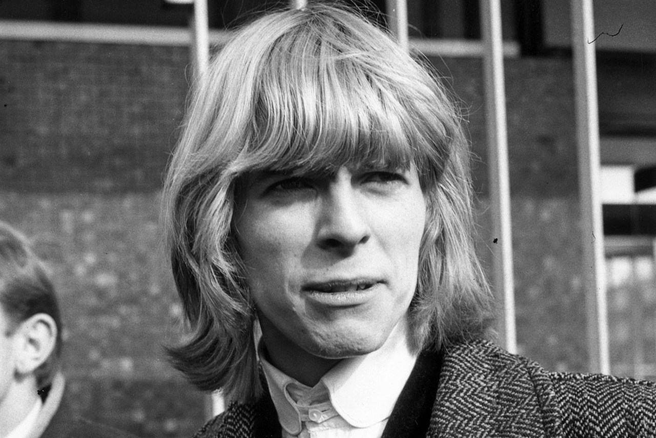 moredarkthanshark:  David Bowie, 1965