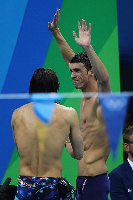 bonuccileo:  An emotional Michael Phelps of the United States waves at the crowd