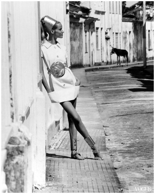 the60sbazaar:  Veruschka modelling in the Caribbean for Vogue (1968)  This outfit could be on the cover of a 60s science fiction novel.  That metal, that belt, those sandals.  It’s exotic and fantastic!