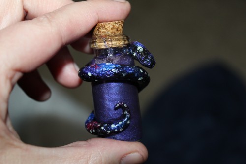  Galaxy potion! After the bottle sits for a while, the liquid is see-through red. Shake it, and the 