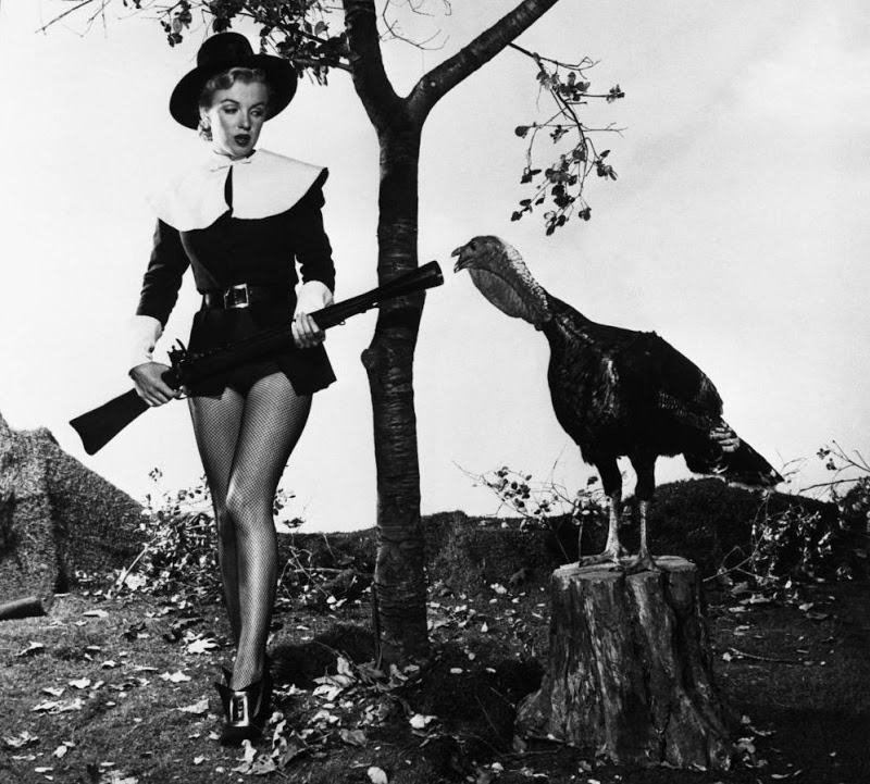 greypoppies:  Marilyn Monroe Thanksgiving pinup, early 1950s. 