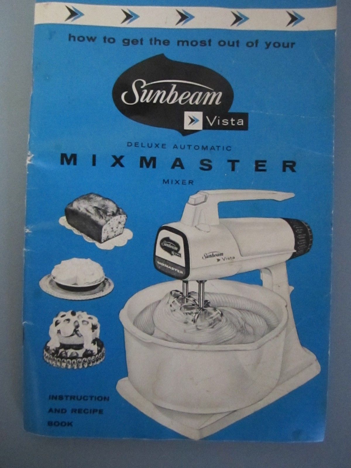 Vintage 1940s Sunbeam Mixmaster - 2 bowls 2 beater sets, milk shake  attachment