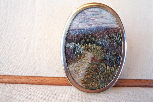 raouken:Just a few photo’s of embroidered pins, they’re all handembroidered needlepainti