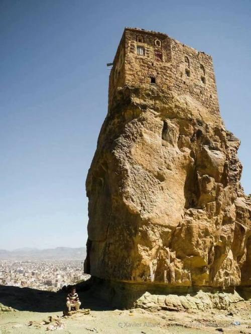 ancientorigins:Old house in Bait Boss in Sanaa, Yemen Photo by Xavier Allaro