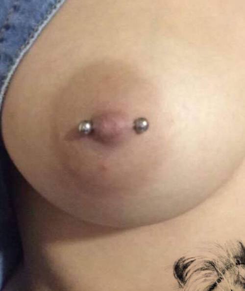 nipzssx:Up close and personal with my fav piercing.