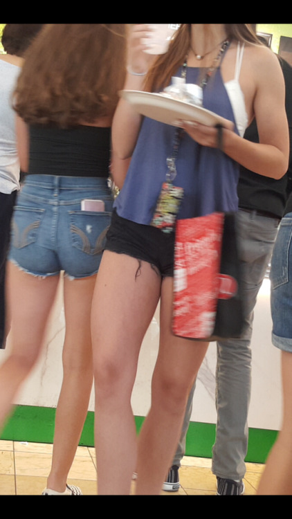 candidbootyshots1: Beautiful group showing off part 2!