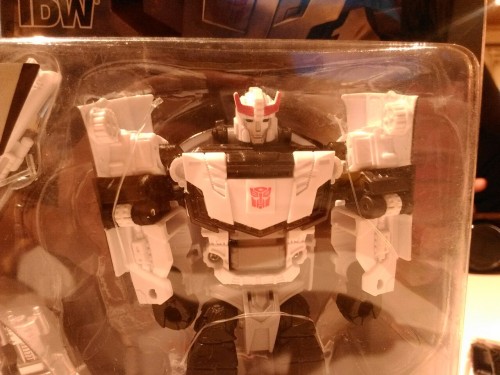 Hasbro borrowed CW Prowl, Skywarp and Rodimus for TFND forum gathering. goingloco look! 