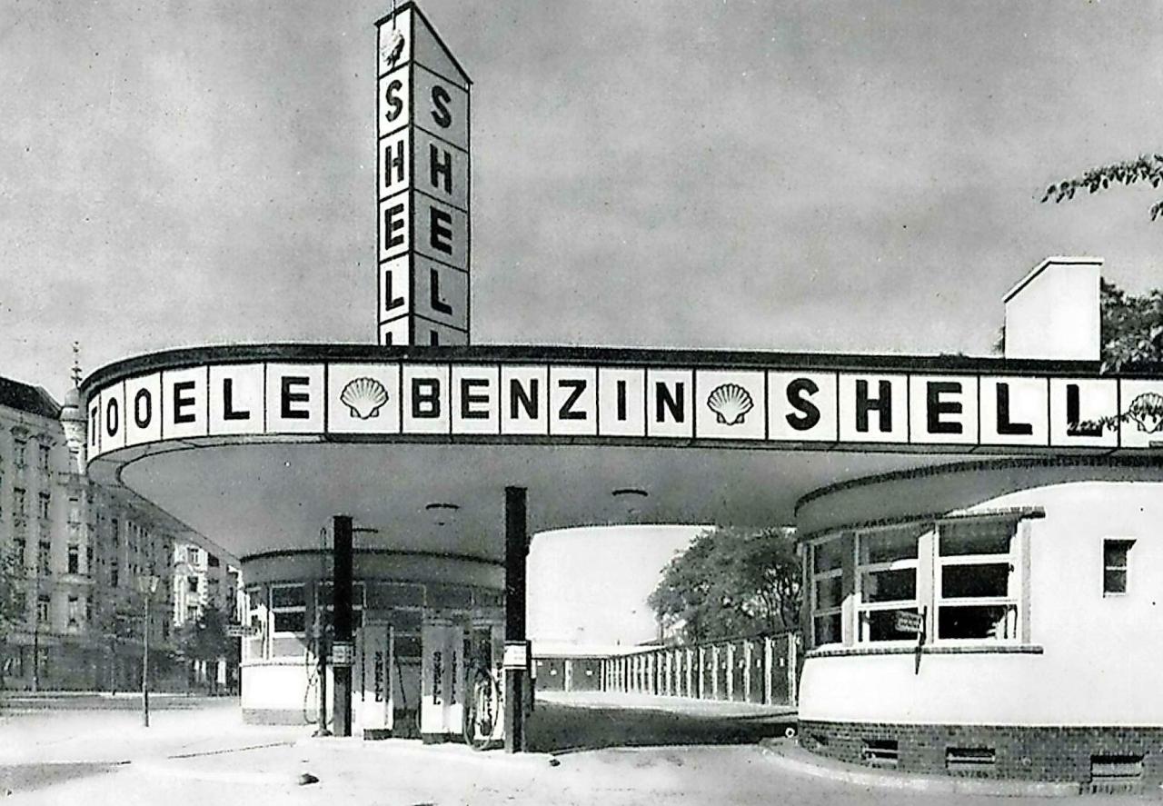 German Postwar Modern — Holtzendorff-Garage (1928-29) in Berlin, Germany,...