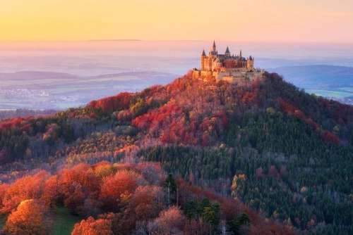 anarchy-of-thought:Burg Hohenzollern.Deutschland.Der Schloss ist von Friedrich August Stüler um