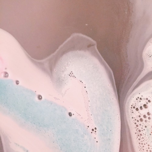 Sex lovlae:  pretty sure this bath bomb was made pictures