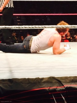 jellybelly30:  dean-ambrosia:Yez…that’s right babe…we are all watchingALL HAIL THE GLORIOUS AMBOOTY.