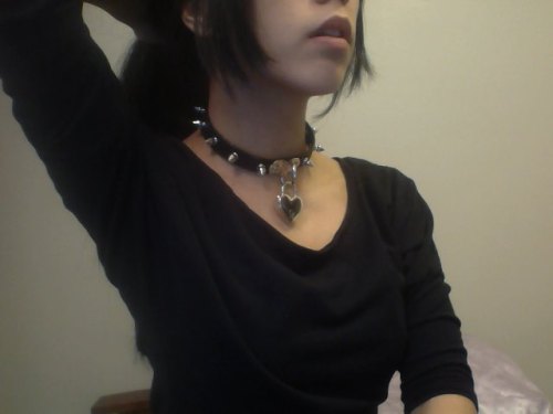 kittymeido: here have another pic. collar courtesy of shin. (●´ω｀）