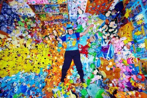 a-night-in-wonderland:Meet Lisa Courtney, Guinness World Record holder for the largest Pok