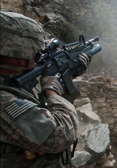 fnhfal:War in Afghanistan Is it just me, or does that quad rail look like it’s jacked?