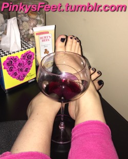 pinkysfeet:  Red wine makes me feel so fine