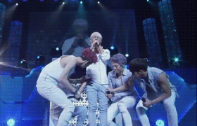 everlastin-luv:  MYNAME pulling Seyong’s pants down mid-performance. (/ω＼) cr::  ^-^✿  