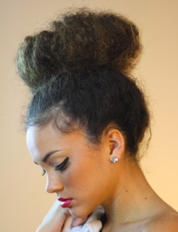 Naturalhairdo:  Nice Easy And Cool Bun! 