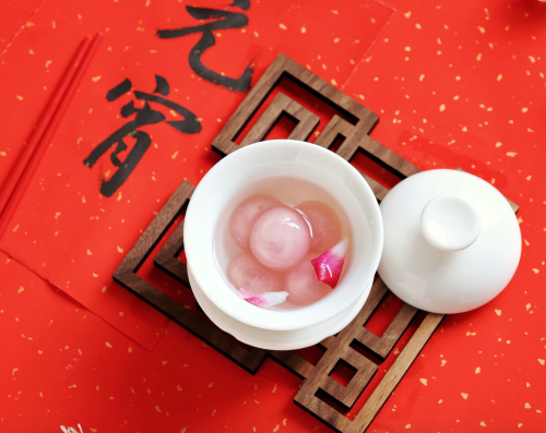 fuckyeahchinesefashion:happy lantern festival | 汤圆 tangyuan or 元宵yuanxiao for yuanxiao festival by 邻