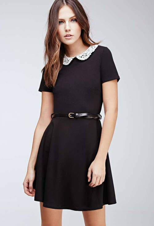 fuckyeahhotdresses:  Crocheted Peter Pan Collar Dress