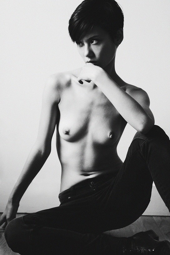 nervousfingers:  Courtney McCullough Photo by Cameron Davis, NYC 