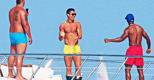 siempreconcristiano: Private lessons on how to celebrate “Ronaldo-Style” | Saint-Tropez,