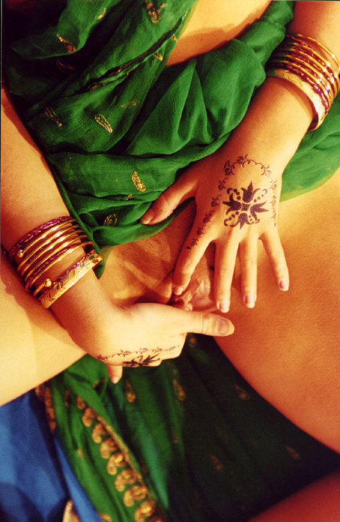 indianbabesonfire:  Indian vagina peeking through colorful clothes :-p