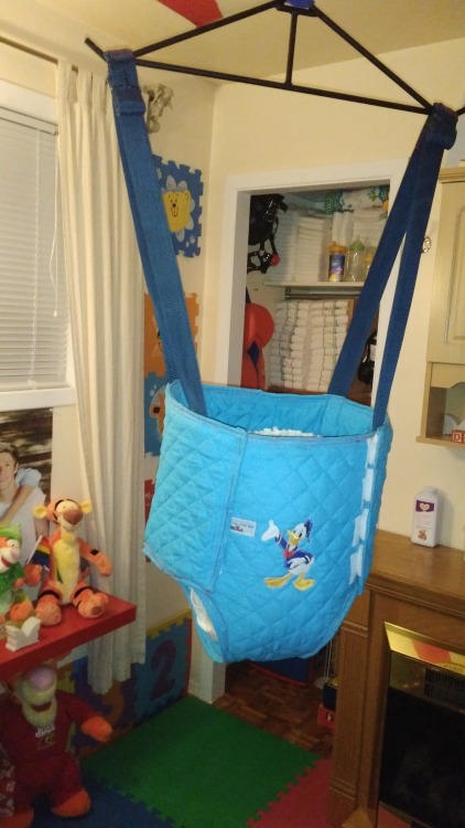 diaperking: diaperalex: Big baby bouncer in the middle of my Little’s space. I’d kill to be put in t