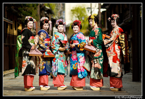 Maikos in Kyoto