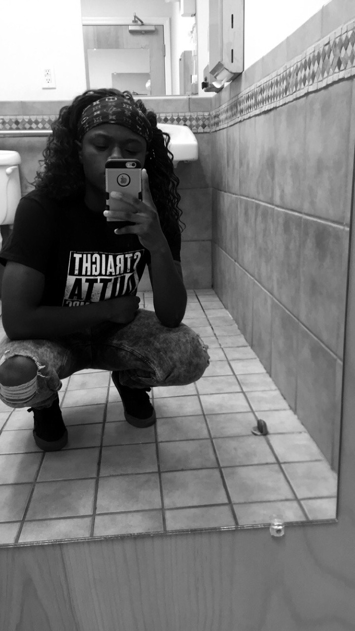 xenolithia:  g0dziiia:  snookie-ohsnap:  Happy Blackout day from yours truly ✌🏾👋🏾