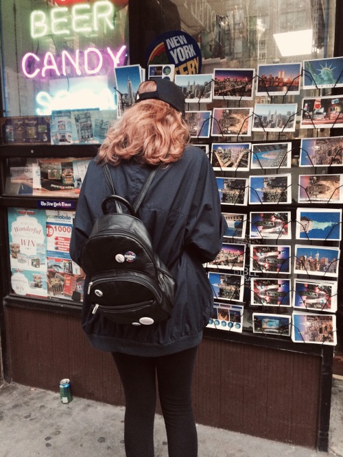 foxmulders: everyone look at this tiny backpack!! it’s doing such a good job lugging my shit a
