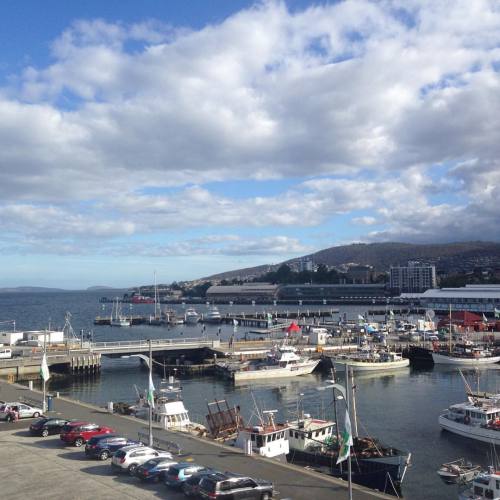 #sydneytohobart finish line from our balcony. Anyone keen to run it with us? (at Zero Davey Boutique