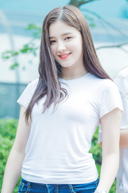 Momoland-Nancy❤  like or reblog if your heart skipped a beat ❤  