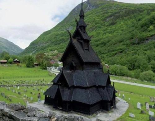 what-are-even-humans: glitchlight:  evilbuildingsblog: A church in Norway built in 1181 without any 