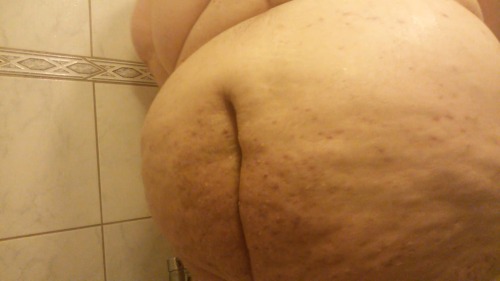 Shower time!Finally managed my PC working again. This is the promised video. I’m taking a shower and you can see my body in a close distance. My fat looks even softer when it is wet and full of soap. Somebody wants to dry me after this? ;)I’m still