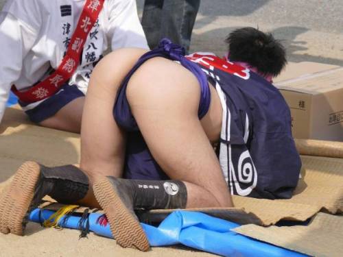 via-fundoshi: What’s up with this pose? 發生什麼事？
