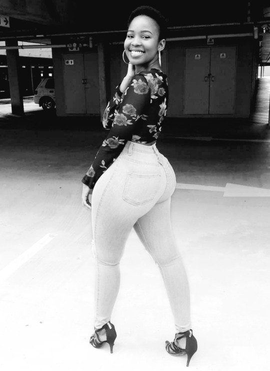 poboy3000:princejazziedad:DeliciouslySexy. Curvy. Gorgeous. DarkSkinned. BootiDelicious&hellip;Ms