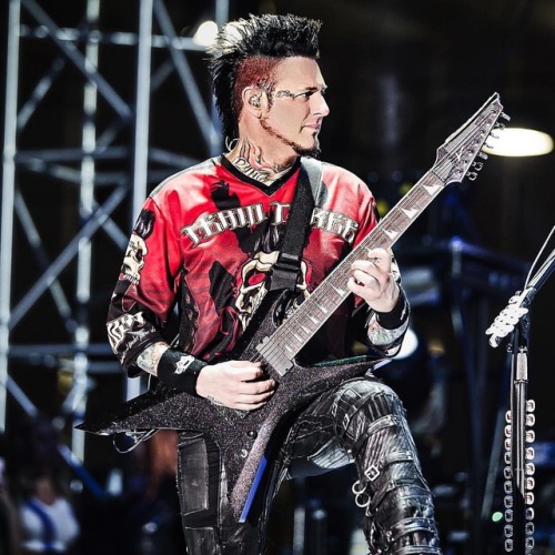 jasonhook5fdp: 7 strings = @5fdp @hiredgunfilm