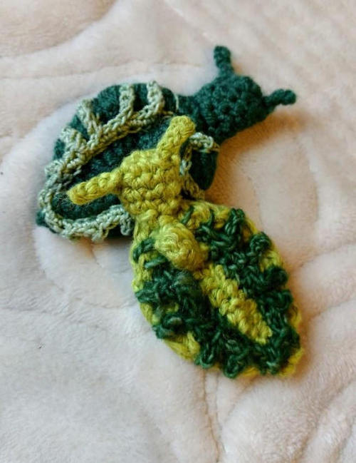 crochetbabe:My fiber versions of everyone’s favorite photosynthetic sea slugs:Costasiella kuro