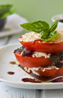foodffs:  Capri Tomatoes  Really nice recipes.