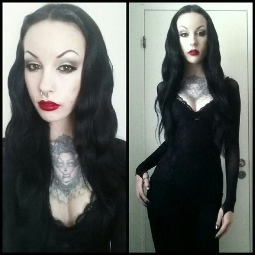 murderotic:  So, today I’m wearing a kind Halloween look for work. Can anyone see who I’m supposed to be? ^-^ 