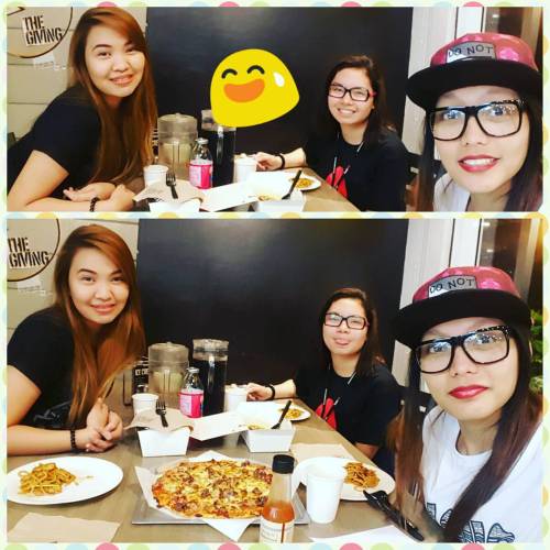 Before we end this day, kain kain kain. #carbs #whataday #Yellowcab