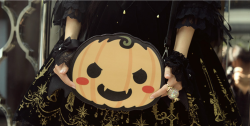 kawaiiteatime:  pumpkin purse 