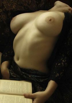 lil-miss-bi-curious:  eroticlass:  Good book  I love a good book. 