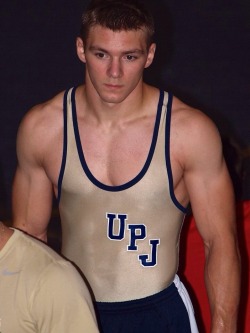 cuteguy-nicemuscle:  thegaysticky:  GaySticky.com • Twitter » @GaySticky  x
